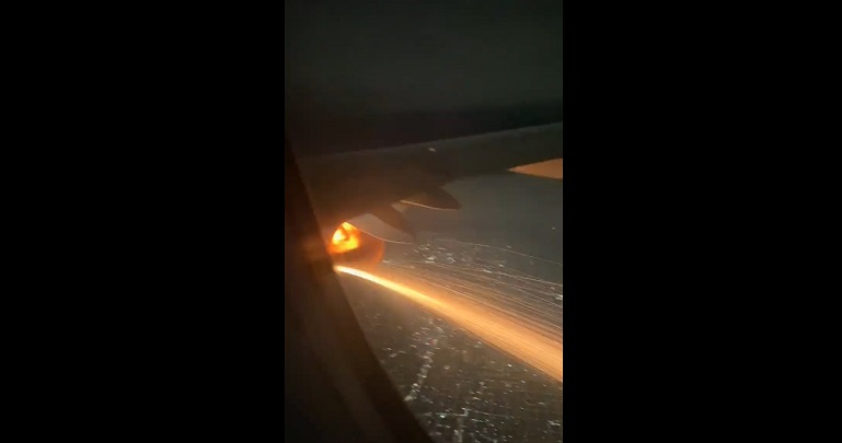 Captan turbina en llamas en vuelo de Viva Aerobus