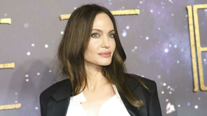 Angelina Jolie se vuelve viral por tratar de bailar