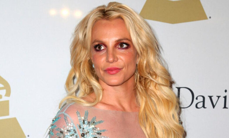 Britney Spears se enoja con la Iglesia católica por no dejarla casarse